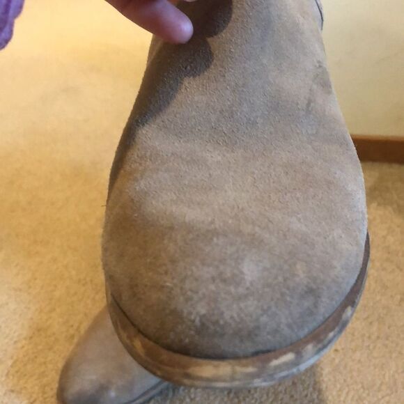 𝅺Hinge suede tan ankle booties - Picture 12 of 15